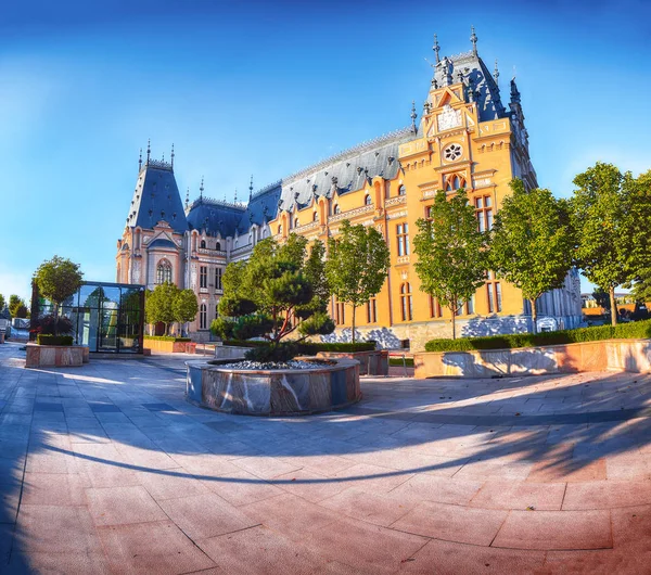 Palais Culture Iasi Fantastique Scène Ensoleillée Paysage Urbain Été Ville — Photo