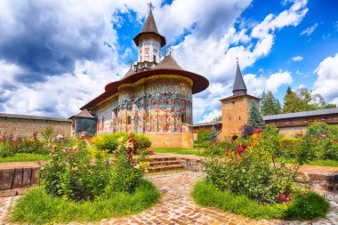 Muhteşem yaz sahne Sucevita Manastırı Romanya Ortodoks Manastırı. Doğu Ortodoks Kilisesi, Ieremia Movila, Sucevitai, komün tarafından 1585 inşa Bukovina bölge, Romanya, Europe