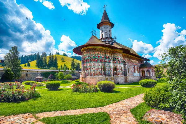 Espléndida Escena Verano Del Monasterio Sucevita Monasterio Ortodoxo Rumano Iglesia —  Fotos de Stock