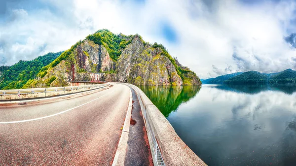 Lago Vidraru y presa — Foto de Stock