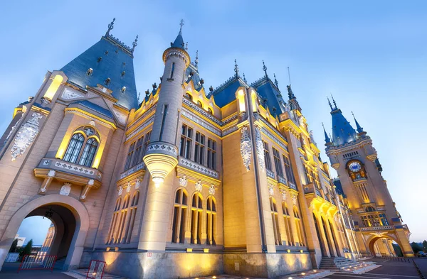 Edificio del Palacio de la Cultura en Iasi, Rumania . — Foto de Stock
