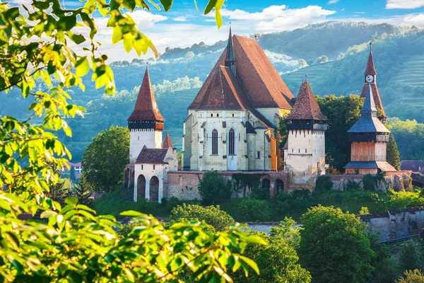 Gyönyörű középkori építészeti Biertan megerősített Saxon churc — Stock Fotó