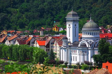 Sighisoara şehir üzerinden görünüm. Holy Trinity Kilisesi