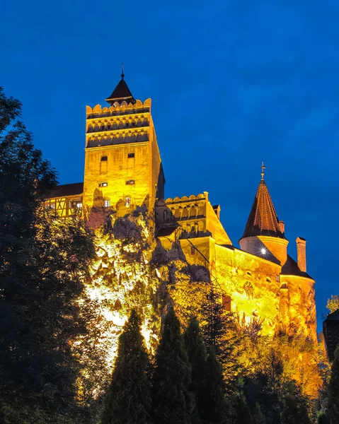Zemelen of het kasteel van Dracula in Transsylvanië, Roemenië. — Stockfoto