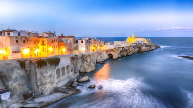 Vieste - Puglia kayalar üzerinde güzel kıyı kasabası