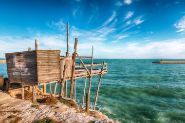 Vieste plajında geleneksel balıkçılık trabucco