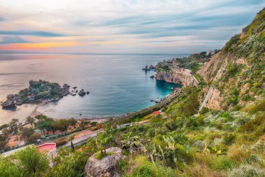 Taormin Isola Bella ada ve plaj Panoramik hava görünümü