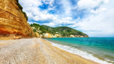 Gargano Milli Parkı kıyısında Vignanotica plaj