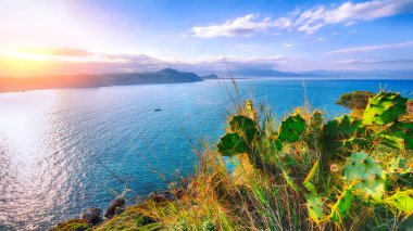 Natur cape Milazzo panorama üzerinde dramatik bahar günbatımı