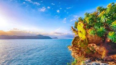 Natur cape Milazzo panorama üzerinde dramatik bahar günbatımı