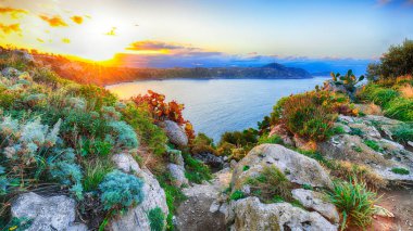 Natur cape Milazzo panorama üzerinde dramatik bahar günbatımı