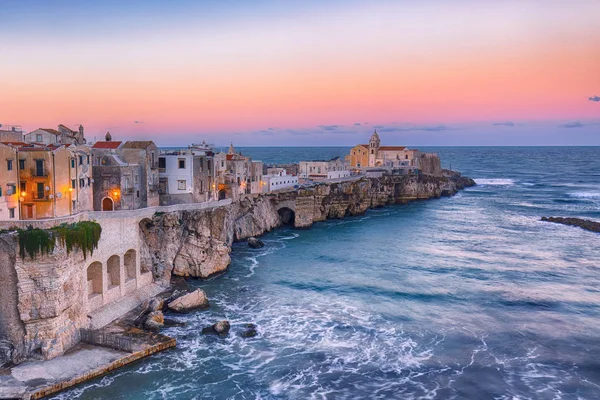 Vieste - schöne Küstenstadt in Apulien — Stockfoto