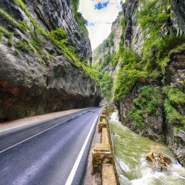 Muhteşem yaz görünümünü Bicaz Kanyon/Cheile Bicazului