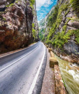 Muhteşem yaz görünümünü Bicaz Kanyon/Cheile Bicazului