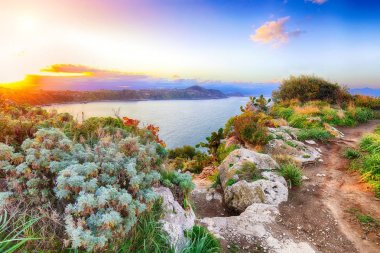 Natur cape Milazzo panorama üzerinde dramatik bahar günbatımı