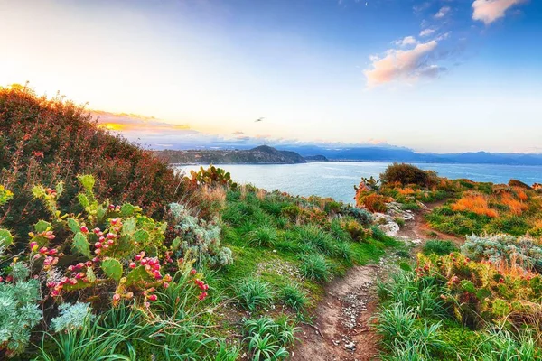 Natur cape Milazzo panorama üzerinde dramatik bahar günbatımı