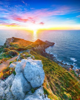 Natur cape Milazzo panorama üzerinde dramatik bahar günbatımı