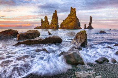 Blac bazalt kaya oluşumları Troll Toes ile Amazing manzara