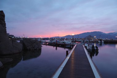 Villasimiu Güzel Marina Tekneler Fantastik günbatımı görünümü