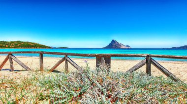 Muhteşem kumlu plaj Porto Taverna yakınında Gündoğumu.