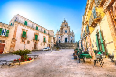 Modica ve Duomo meydanıbarok Saint George katedrali