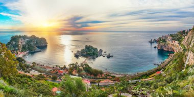Taormin Isola Bella ada ve plaj Panoramik hava görünümü