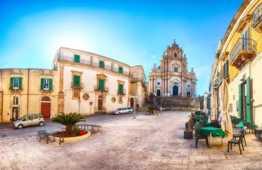 Modica ve Duomo meydanıbarok Saint George katedrali