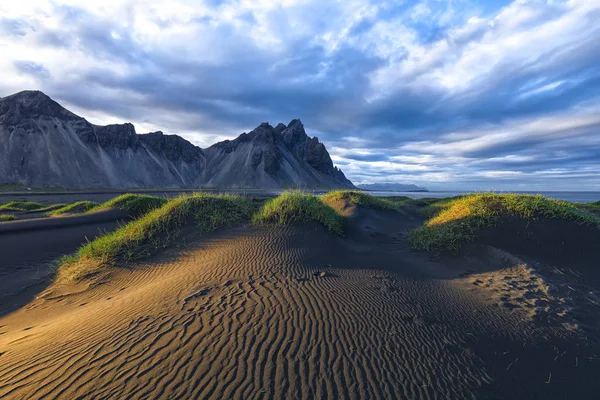 梦幻般的阳光明媚的日子和华丽的黑色沙丘在斯托克斯内斯c — 图库照片