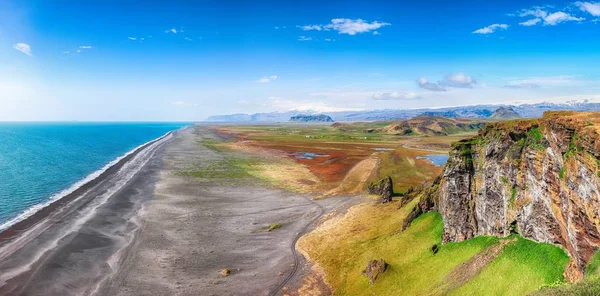 Вид на Kirkjufjara пляж з чорним піском — стокове фото
