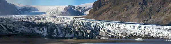 스카프타펠스요쿨 빙하 혀와 화산모의 놀라운 전경 — 스톡 사진