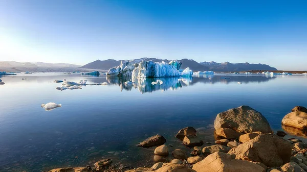 Jokulsarlon buzul lagün Fantastik yüzen buzdağları. — Stok fotoğraf