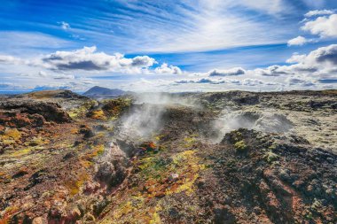 Jeotermal vadi Leirhnjukur 'daki lavların egzotik manzarası.,