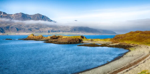 Пейзаж фіорду Berufjordur в Ісландії — стокове фото