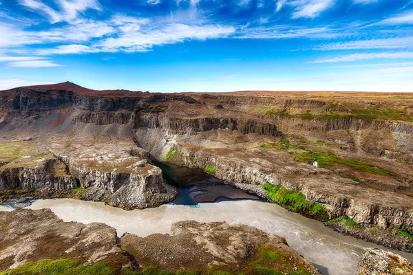 Fantástica vista do cânion perto da cachoeira Hafragilsfoss . — Fotografia de Stock