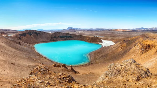 Prachtig uitzicht op de beroemde krater Viti bij Krafla geothermische gebied — Stockfoto