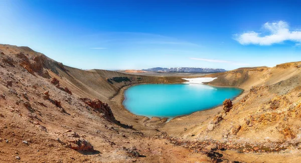 Espléndida vista del famoso cráter Viti en la zona geotérmica de Krafla —  Fotos de Stock