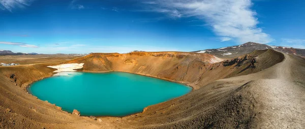 Prachtig uitzicht op de beroemde krater Viti bij Krafla geothermische gebied — Stockfoto