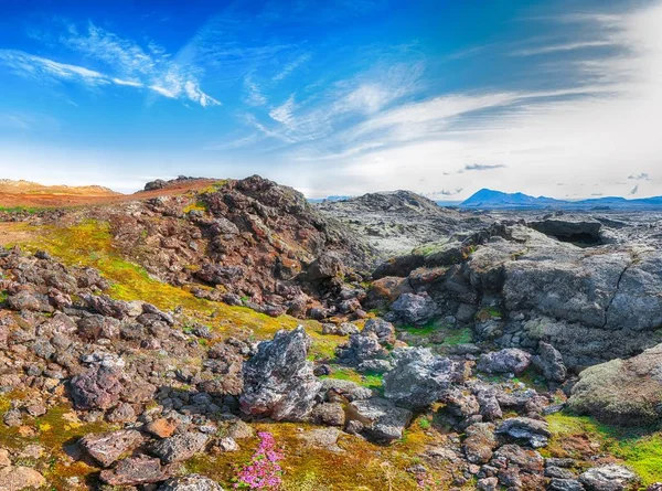 Campo di lava congelato nella valle geotermica Leirhnjukur, vicino a Kr — Foto Stock