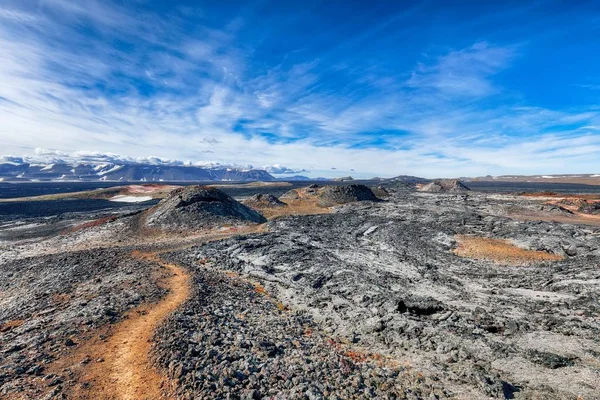 Bevroren lavas veld in het geothermische dal Leirhnjukur, nabij Kr — Stockfoto