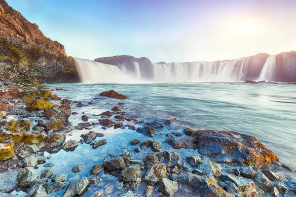 Fabelhafte Szene des mächtigen godafoss Wasserfalls — Stockfoto