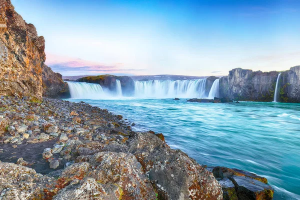 Fabelhafte Szene des mächtigen godafoss Wasserfalls — Stockfoto
