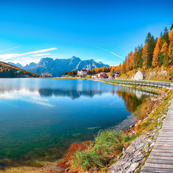 Fenséges Napos Kilátás Híres Misurina Őszi Időszakban Elhelyezkedés Misurina Dolomiti — Stock Fotó