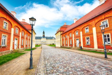 Hubertusburg Av Kalesi 'nde (Sergi Karl Hans Janke) göz kamaştırıcı sonbahar manzarası. Konum: Wermsdorf, Saksonya, Almanya, Avrupa.