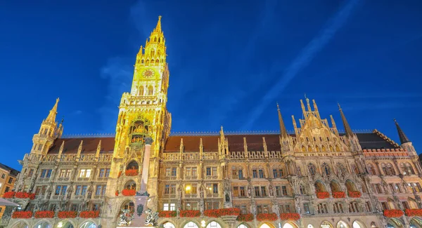 Fantástica Vista Nocturna Fachada Del Gótico Rathaus Ayuntamiento Munich Famosa — Foto de Stock