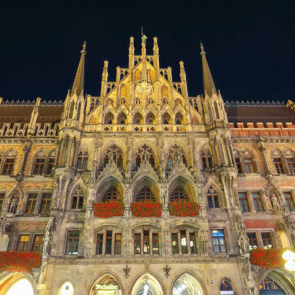 Dramática Vista Nocturna Marienplatz Ayuntamiento Munich Hermosa Fachada Del Gótico — Foto de Stock