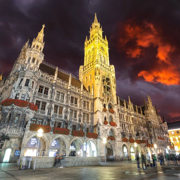 Dramatische Nachtzicht Marienplatz Het Stadhuis Van München Prachtige Gevel Van — Stockfoto