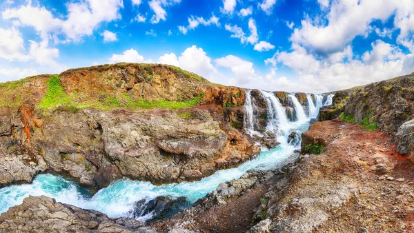夏天阳光灿烂的日子里 雄伟的Kolufossar瀑布 冰岛受欢迎的旅游目的地 Kolufossar Waterfall Vestur Hunavatnssysla Iceland Europe — 图库照片
