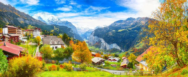 Prachtig Herfstzicht Het Pittoreske Bergdorpje Wengen Met Achtergrond Jungfrau Mountain — Stockfoto