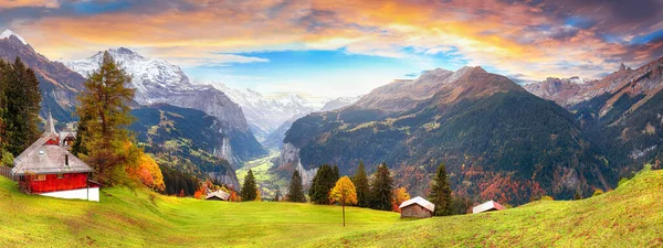 Υπέροχη Θέα Του Φθινοπώρου Γραφικό Αλπικό Χωριό Wengen Και Lauterbrunnen — Φωτογραφία Αρχείου