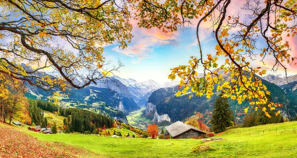 Malowniczy Widok Jesieni Malowniczej Alpejskiej Wsi Wengen Doliny Lauterbrunnen Jungfrau — Zdjęcie stockowe